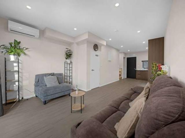 Townhouse for sale in Kelston