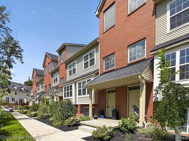 Townhouse for sale in New Hudson, Michigan
