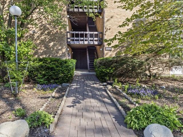 Condo for sale in Lisle, Illinois