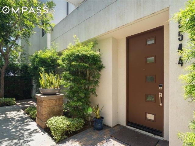 Townhouse for rent in Hawthorne