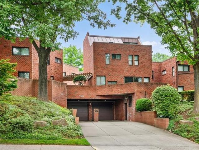 Townhouse for sale in Pittsburg, Pennsylvania