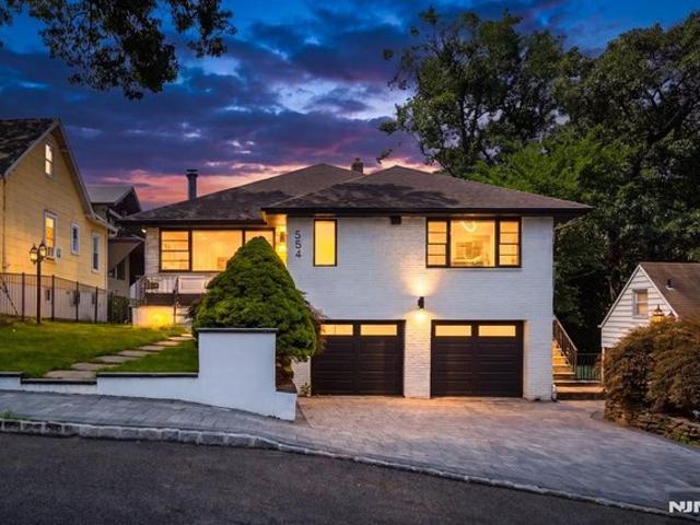 House for sale in Morsemere, Ridgefield