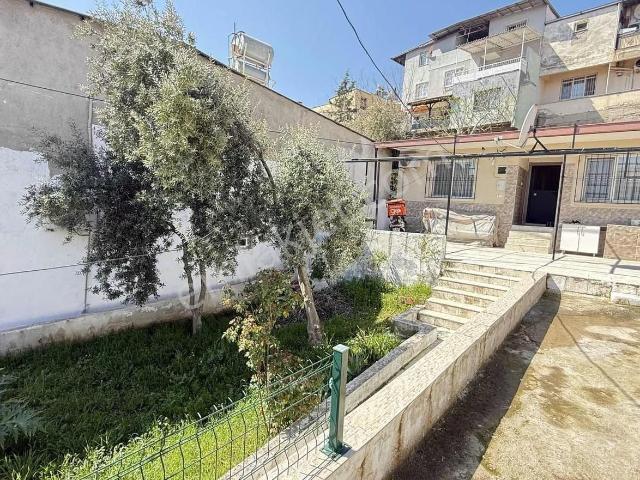 Karabağlar, İzmir içerisinde satılık Villa