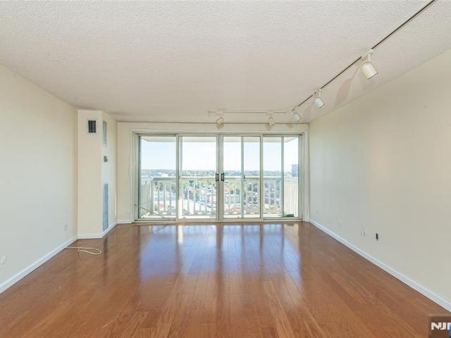 House for sale in Fort Lee, New Jersey