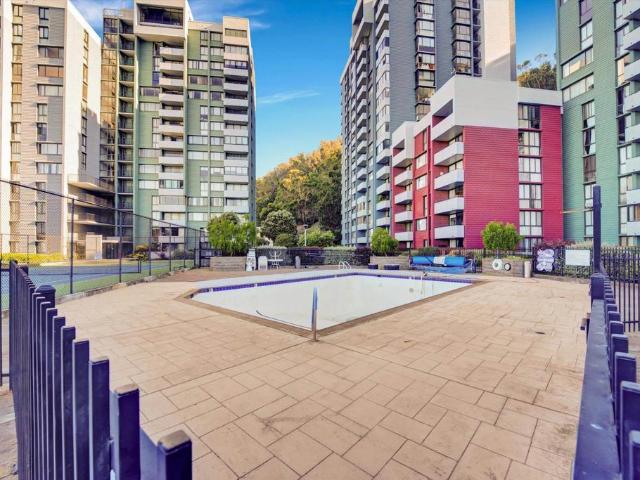 Condo for sale in Albany, California
