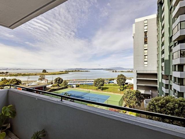 Condo for sale in Albany, California