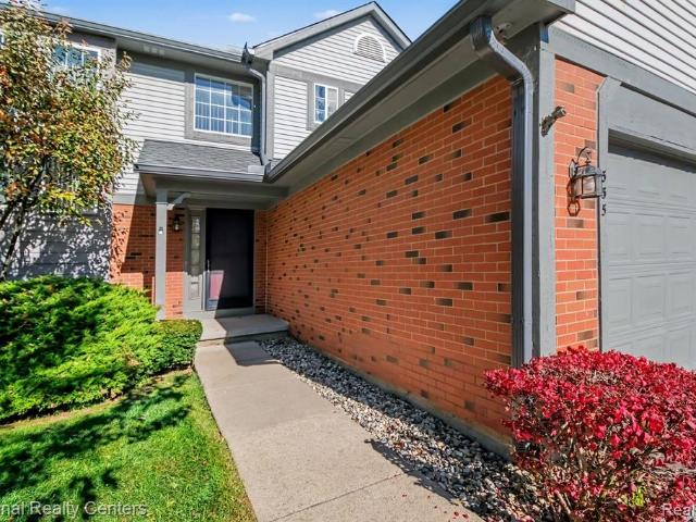Condo for sale in Winwood Place, Walled Lake