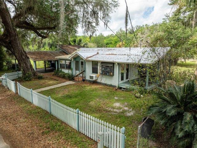 House for sale in De Leon Springs, Florida