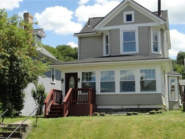 House for sale in Chester, West Virginia