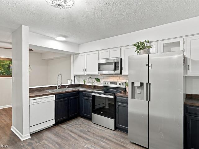 Condo for sale in North Olmsted, Cuyahoga County