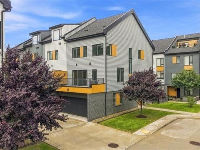 Townhouse for sale in Pittsburg, Pennsylvania