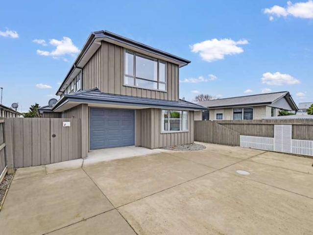 House for sale in Chaslands, Canterbury