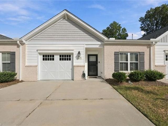 Townhouse for sale in Country Club Estates, Burlington