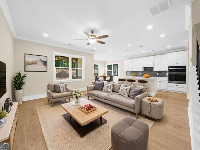 House for sale in Flowery Branch, Georgia