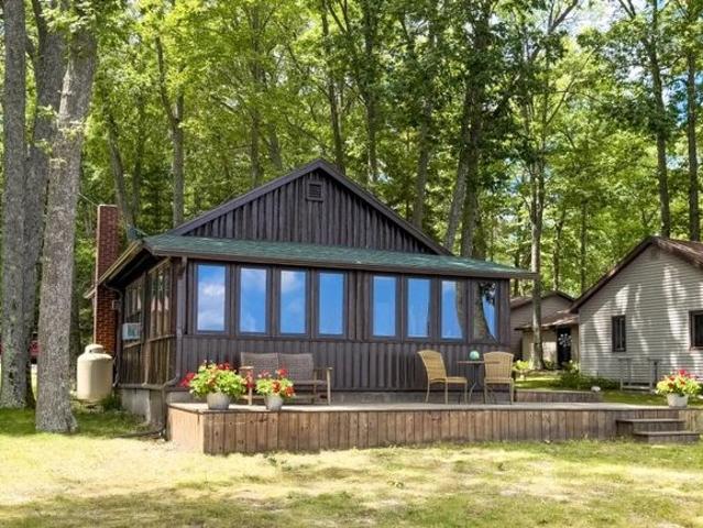 House for sale in Hubbard Lake, Michigan