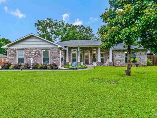House for sale in Pace, Florida