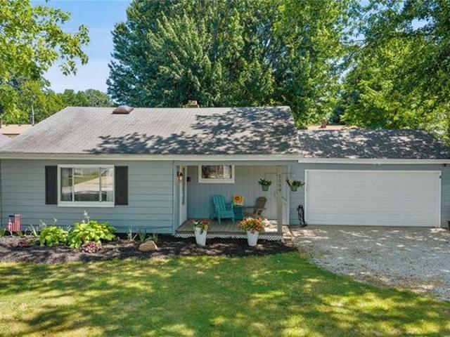 House for sale in Mentor Harbor, Mentor