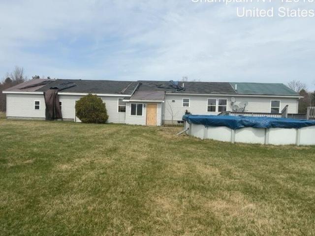 House for sale in Champlain