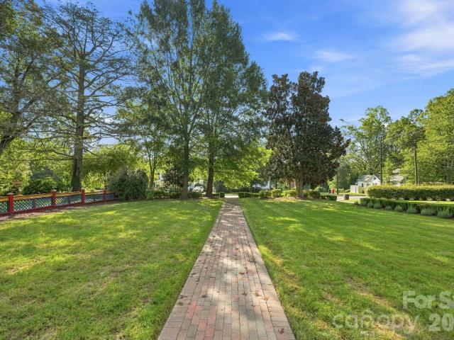 House for sale in Mecklenburg, North Carolina