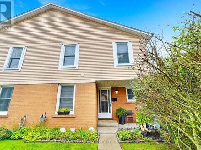 Townhouse for sale in Durham, Ontario