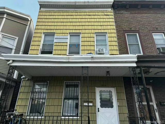 Townhouse for sale in Queens, Arverne