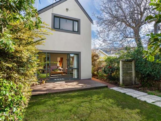 House for sale in Chaslands, Canterbury