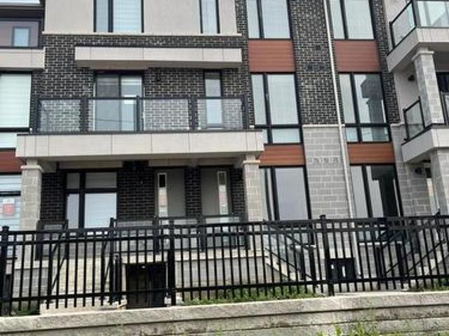Townhouse for rent in Georgina, Ontario