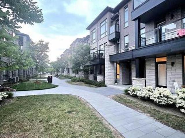 Townhouse for sale in Georgina, Ontario
