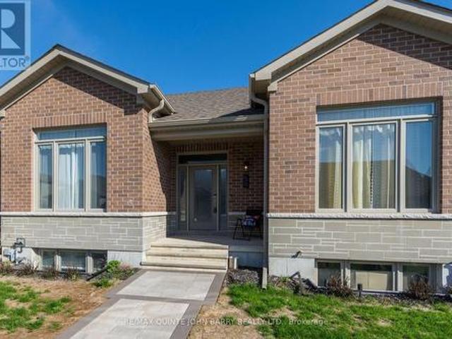 House for sale in Ontario