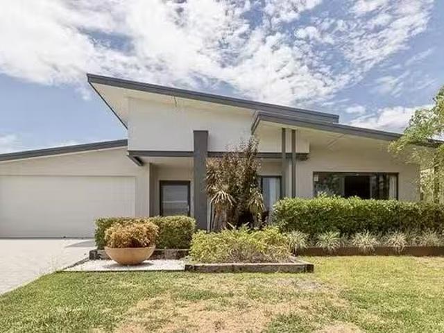 House for rent in Golden Bay