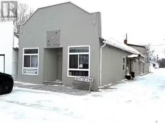 House for sale in Fox Valley, Saskatchewan