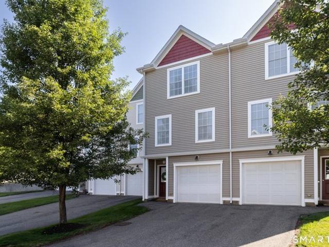 Townhouse for sale in Southington, Connecticut