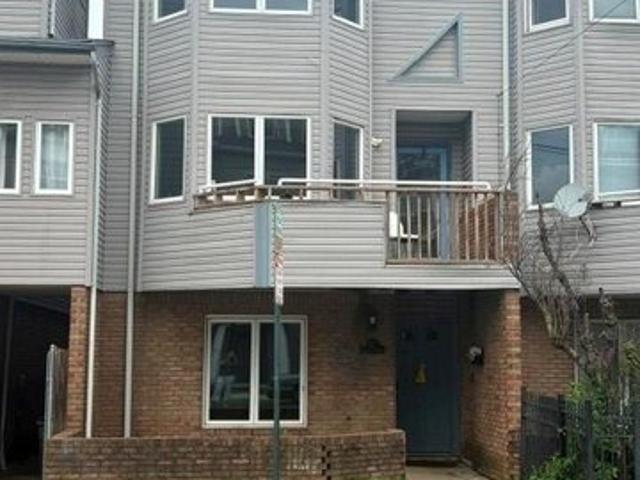 Townhouse for sale in New Brunswick, New Jersey