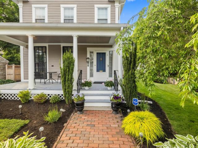 House for sale in Dedham