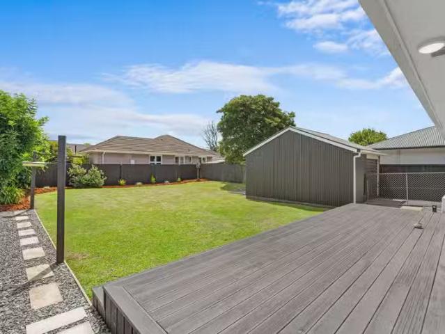 House for sale in Chaslands, Canterbury