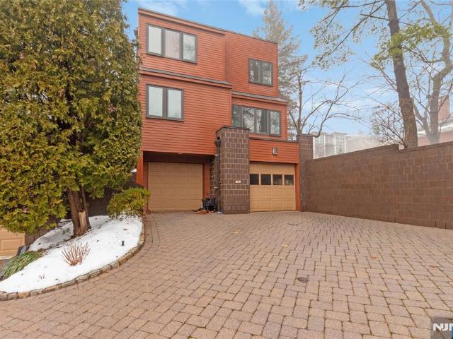 Property for sale in Fort Lee, New Jersey