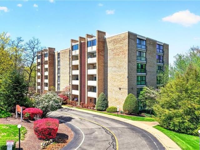 Condo for sale in Bethel Park, Pennsylvania