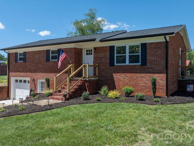 House for sale in Hiddenite, North Carolina