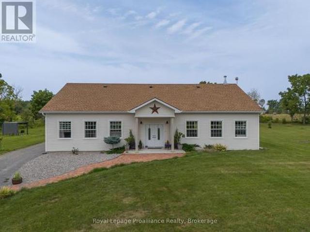 House for sale in Ontario