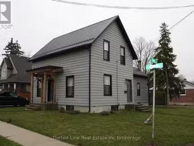 House for sale in Ontario