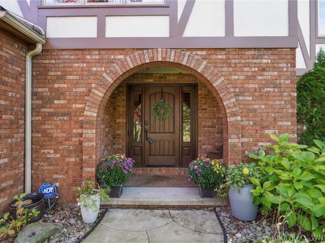 House for sale in Woodstream Farms, Town of Amherst