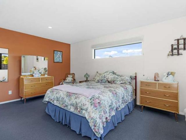 House for sale in Chaslands, Canterbury