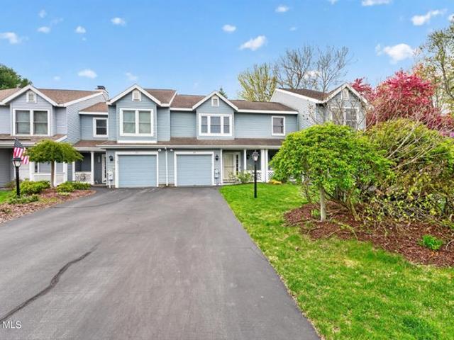 Townhouse for sale in Saratoga, New York