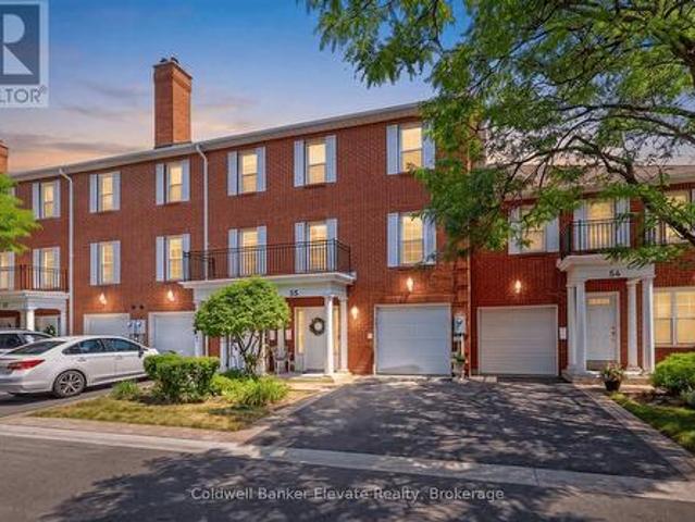 Townhouse for sale in Georgina, Ontario