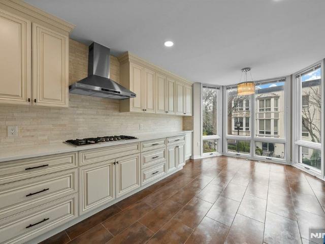 Townhouse for sale in Fort Lee