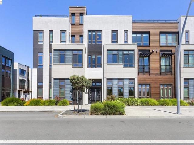 Townhouse for sale in Alameda, California