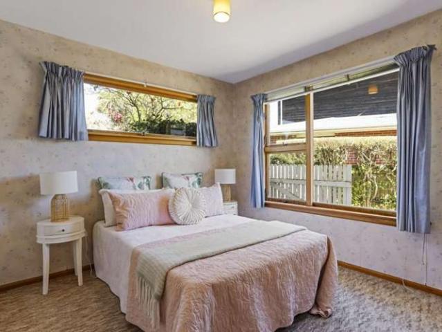 Property for sale in Chaslands, Canterbury