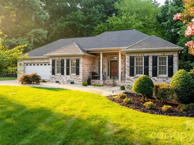 House for sale in Hiddenite, North Carolina