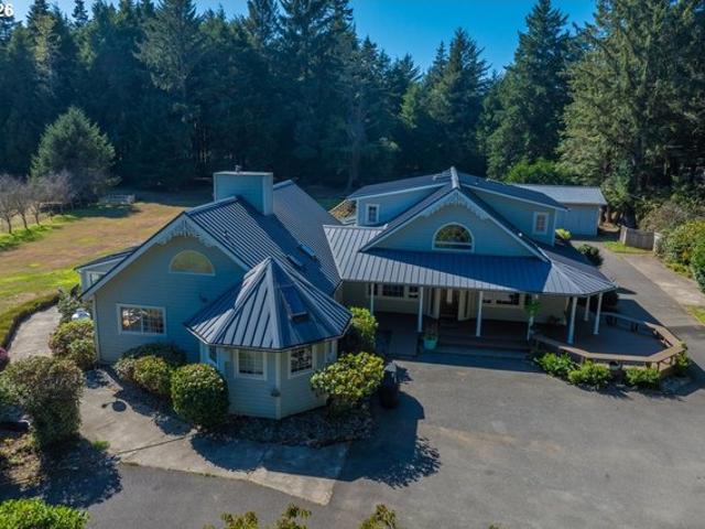 House for sale in Bandon, Coos County