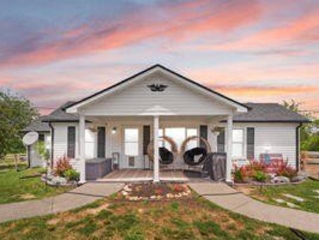 House for sale in Irvine, Kentucky